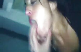 XXX Maduro mamá chupa y folla follando en un autobus publico tatuado hijo