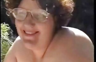 XXX Rikki Rumor se en via publica xxx burla con su coño peludo