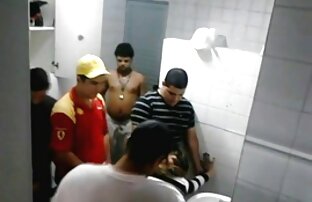 XXX Francés milf cojiendo en baños publicos Lola consiguió un gangbang