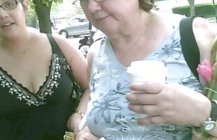 XXX Rizado peludo abuelita w lesbianas en el baño publico joven semental