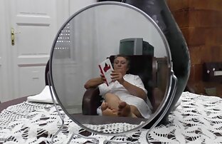 XXX Morena puta vestida de látex consigue su coño porno en el publico lamió y folla